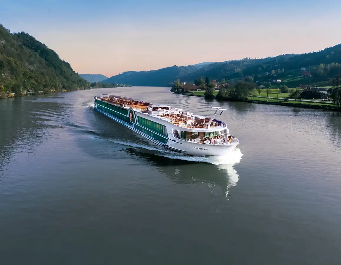 Images of Ms Amadeus Riva