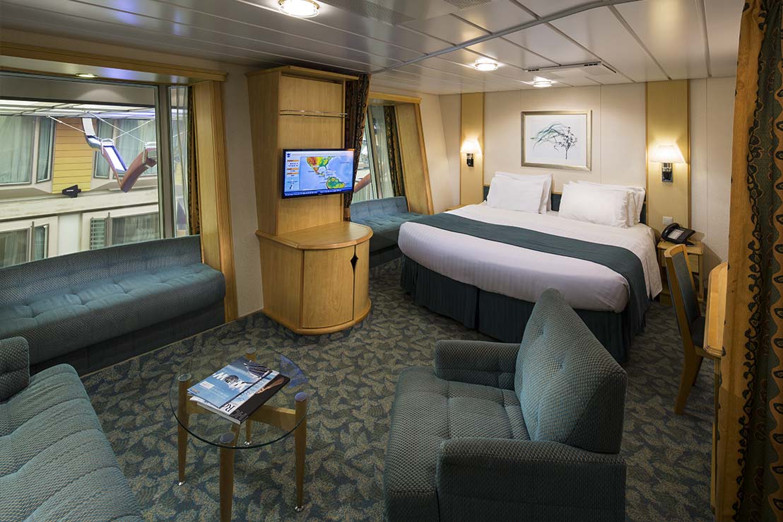 royal-caribbean-liberty-of-the-seas-vista-promenade
